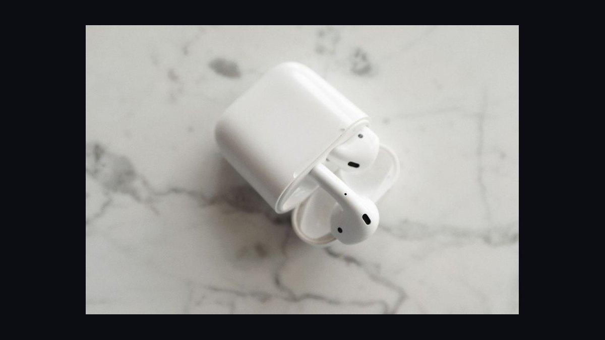 How many charge cycles can a wireless earbuds case actually survive before the battery degrades in 2027 — figure 10