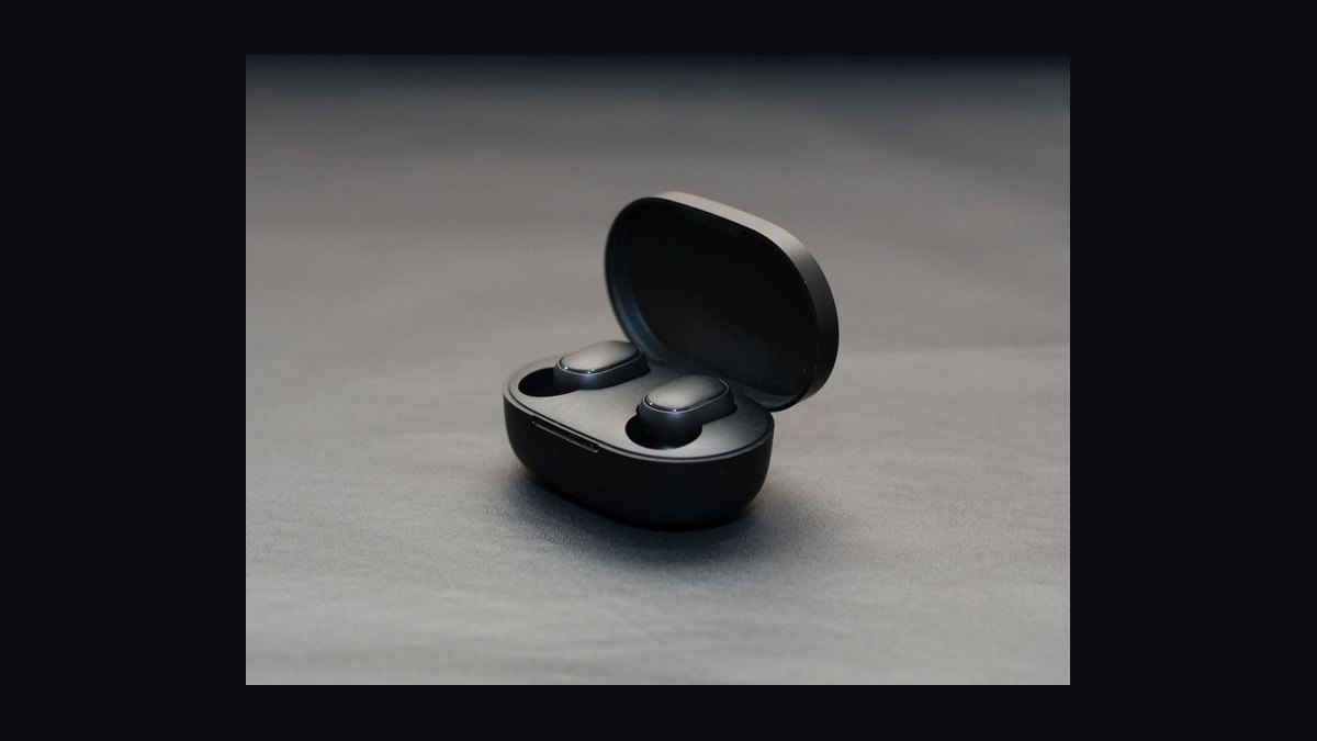 How many charge cycles can a wireless earbuds case actually survive before the battery degrades in 2027 — figure 8