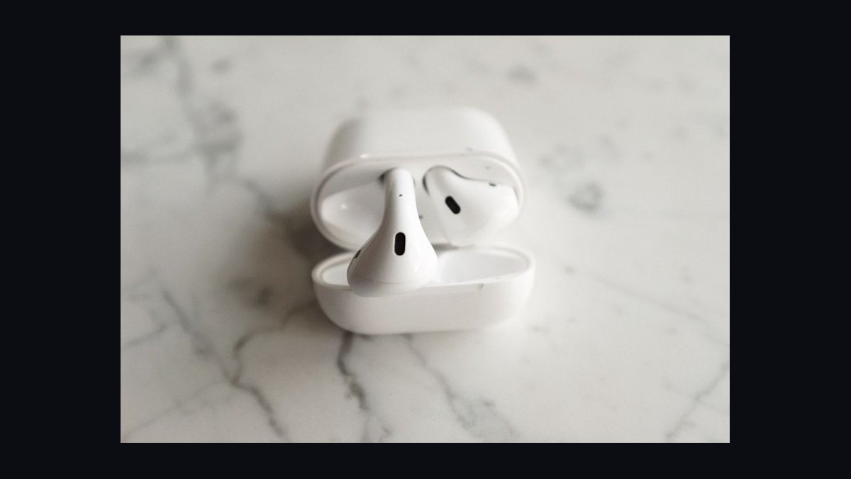 How many charge cycles can a wireless earbuds case actually survive before the battery degrades in 2027 — figure 9