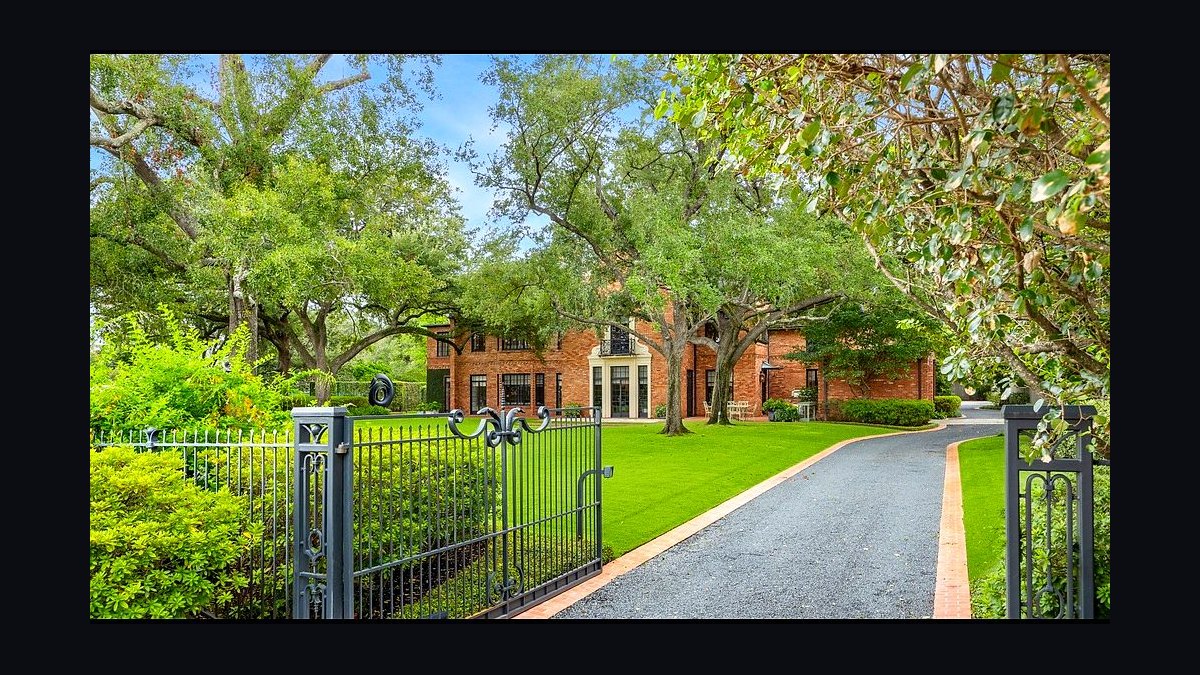 Top 10 Waterfront Estates in Houston in 2027 — figure 2
