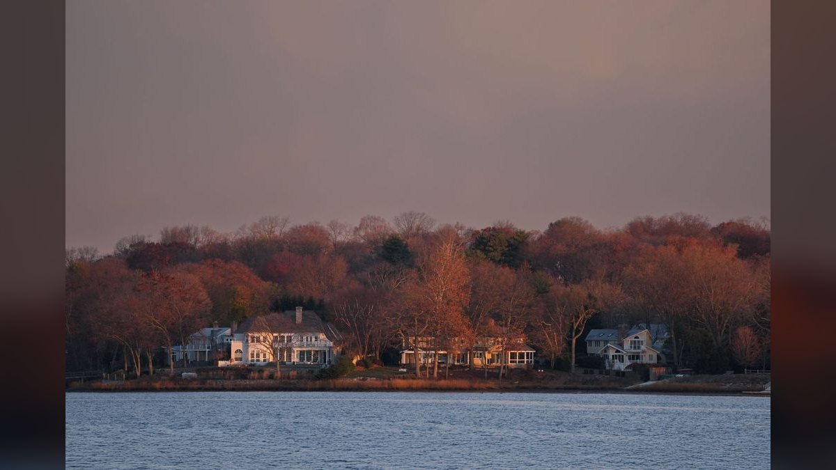 Top 10 Waterfront Estates in Denver — figure 3