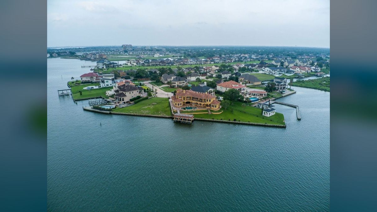 Top 10 Lake Communities in Houston — figure 1