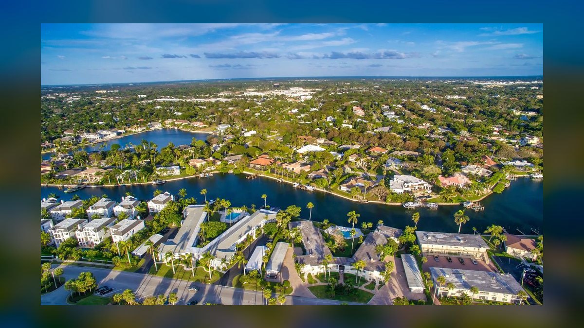 Top 10 Gated Communities in Naples vs. Top 10 Gated Communities in Sarasota in 2027