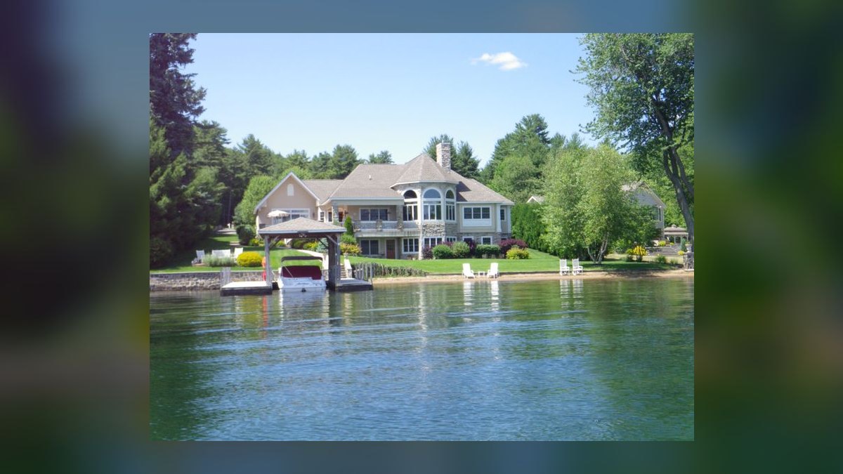 Top 10 Waterfront Estates in Naples vs. Top 10 Gated Communities in Naples in 2027