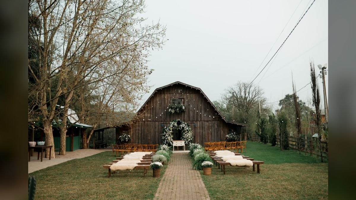 The 10 Best Barn Wedding Venues in the United States in 2027 — figure 1