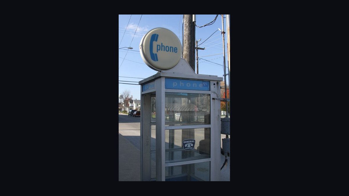 How much does a custom 20x20 exhibit booth by Skyline cost in 2027 — figure 10