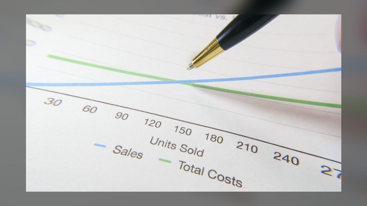 What drives the cost of a corporate retreat venue in 2027 — figure 1