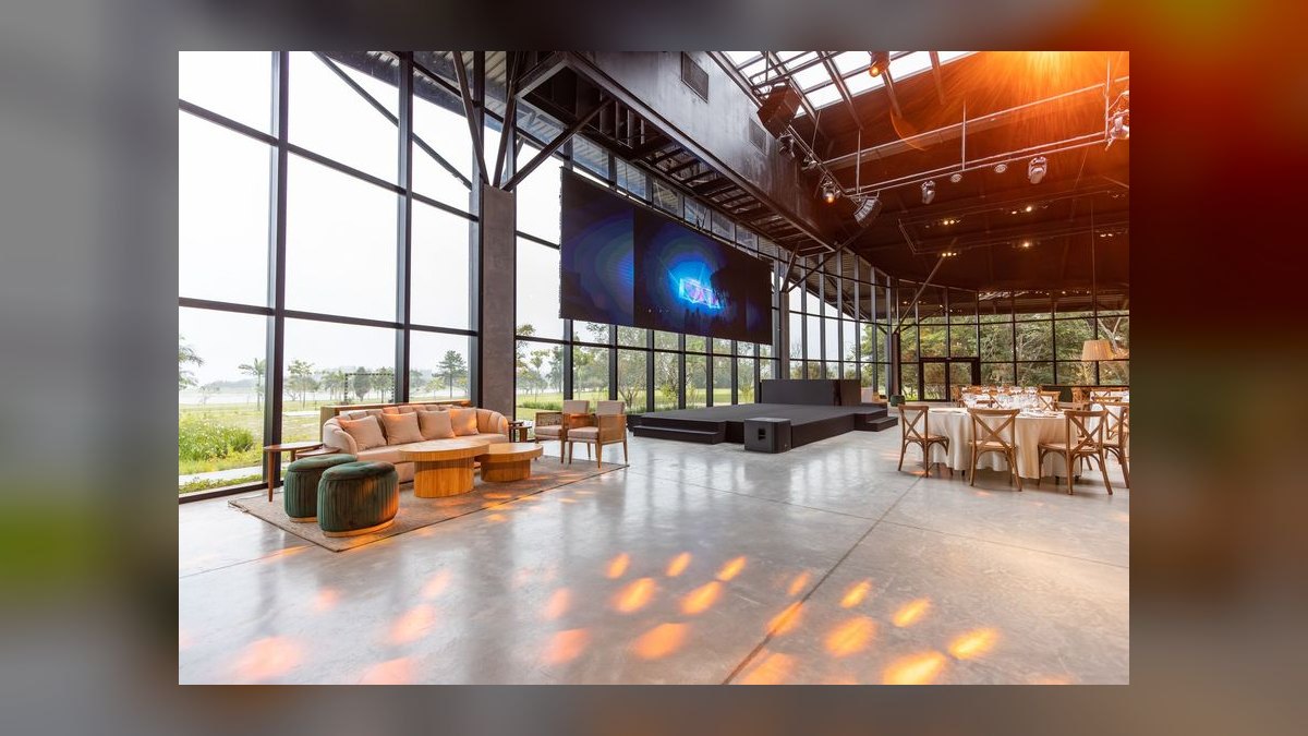 What drives the cost of a corporate retreat venue in 2027 — figure 5