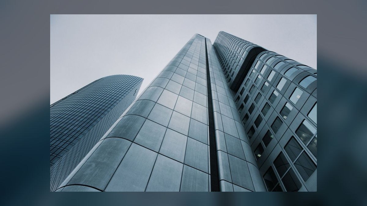 What drives the cost of a corporate retreat venue in 2027 — figure 8