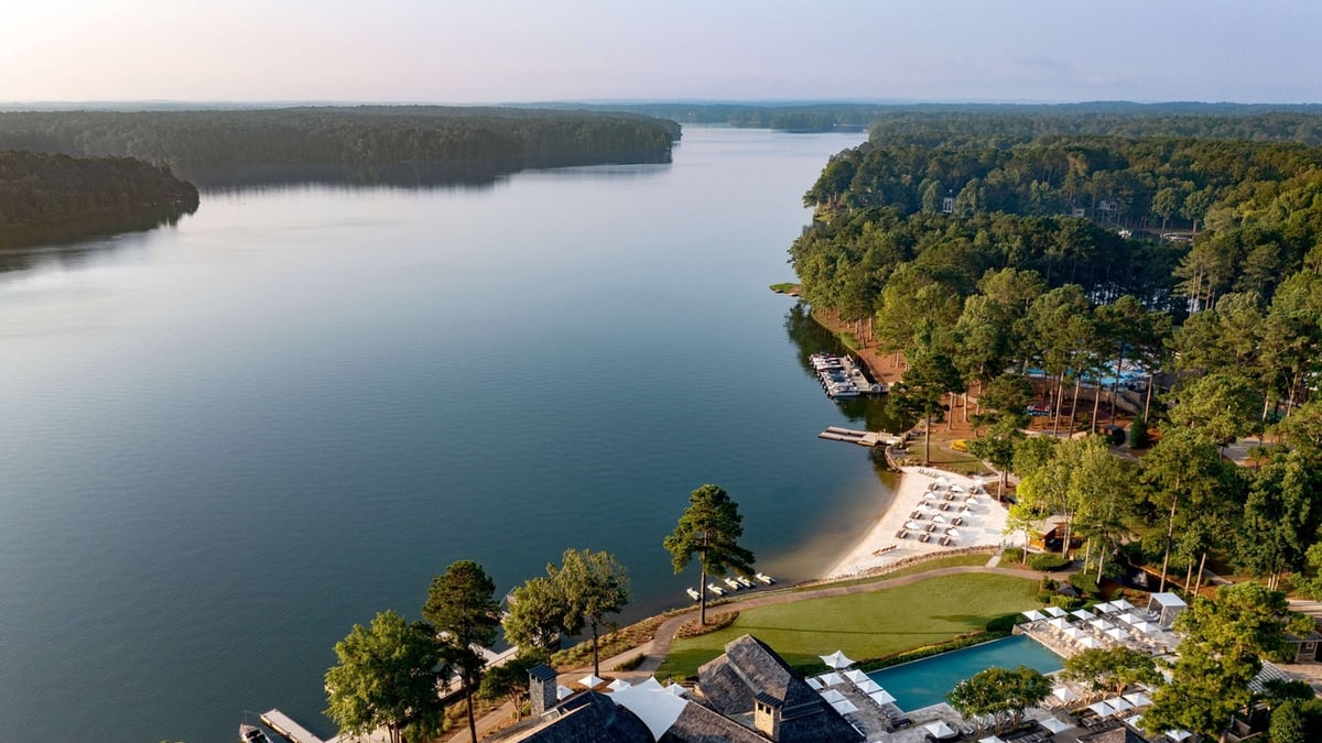 The 10 Best Corporate Retreat Venues Near Major Airports in 2027 — figure 1