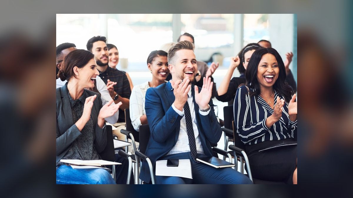 How many attendees can the 10 largest corporate retreat venues in the U.S. host in 2027?