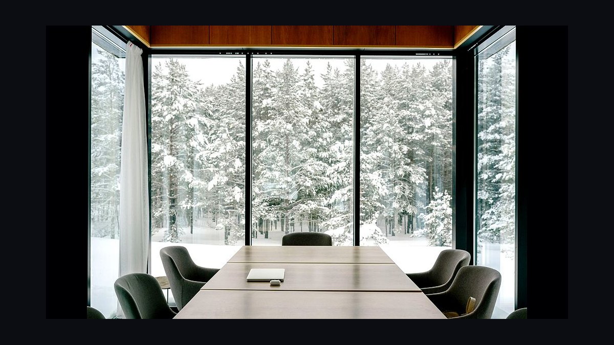 How many days does the average corporate retreat last in 2027?