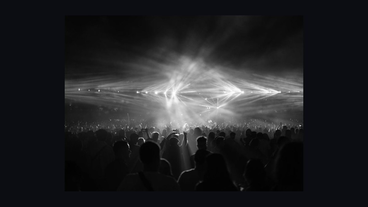 How many portable restrooms do the 10 largest music festivals in the world provide in 2027 — figure 10