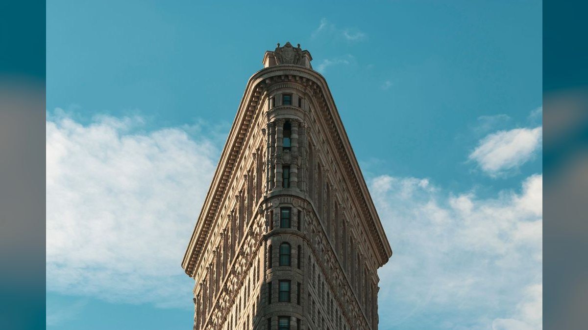 Should I open or buy a Great Clips franchise in 2027?