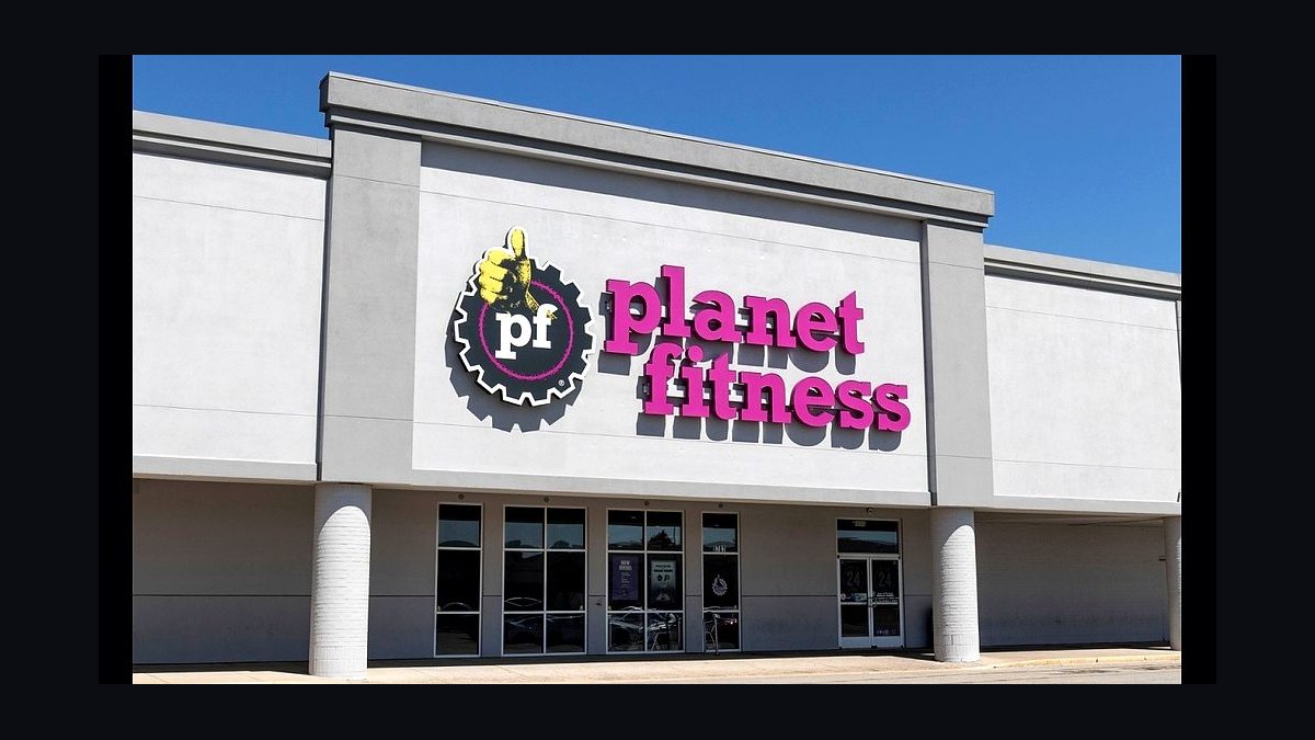 Should I open or buy a Planet Fitness franchise in 2027?