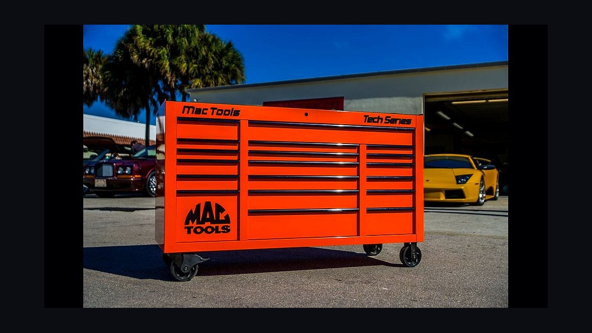 Should I open or buy a Mac Tools franchise in 2027?