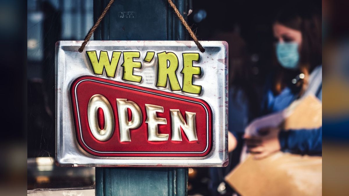Should I open or buy a UPS Store franchise in 2027?