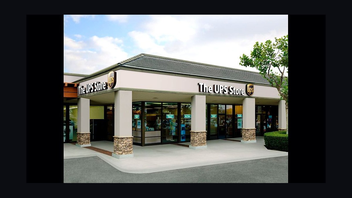Should I open or buy a UPS Store franchise in 2027?