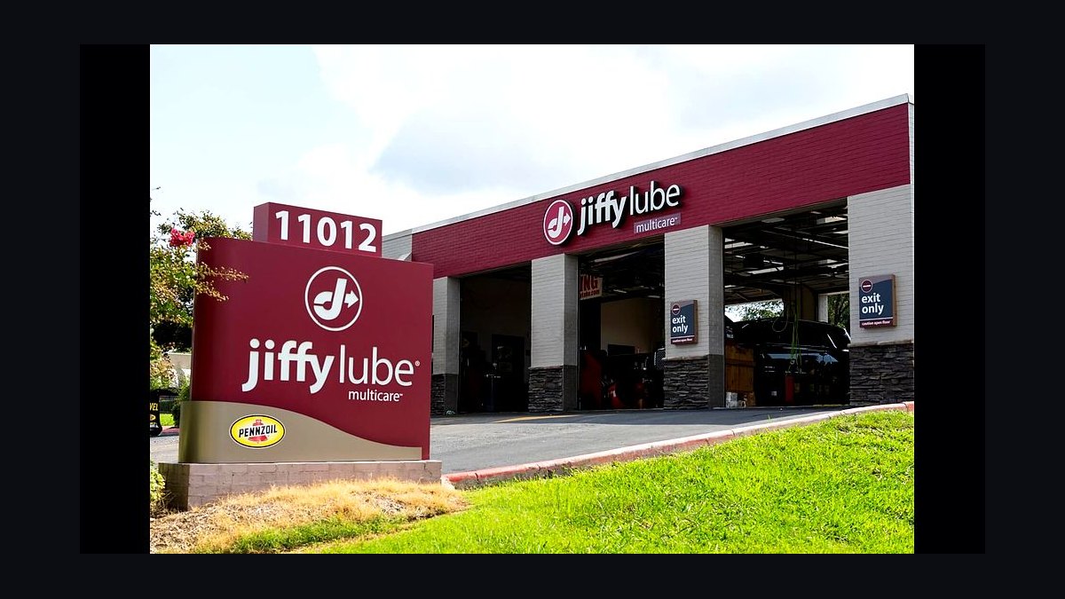 Should I open or buy a Jiffy Lube franchise in 2027?