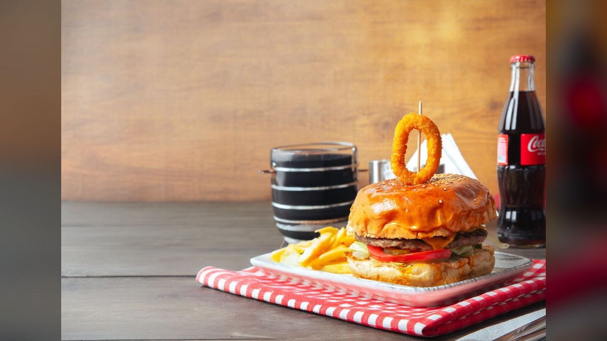 Should I open or buy a Hardee's franchise in 2027 — figure 1