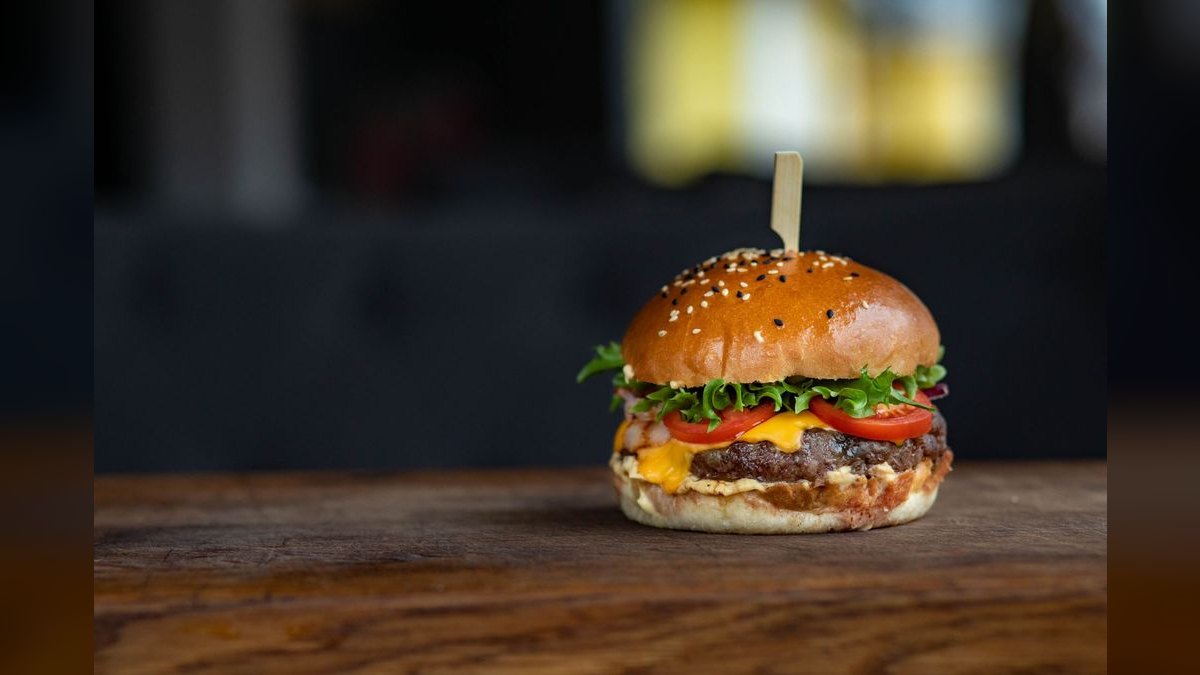 Should I open or buy a Hardee's franchise in 2027 — figure 3