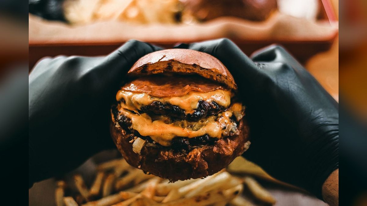 Should I open or buy a Hardee's franchise in 2027?