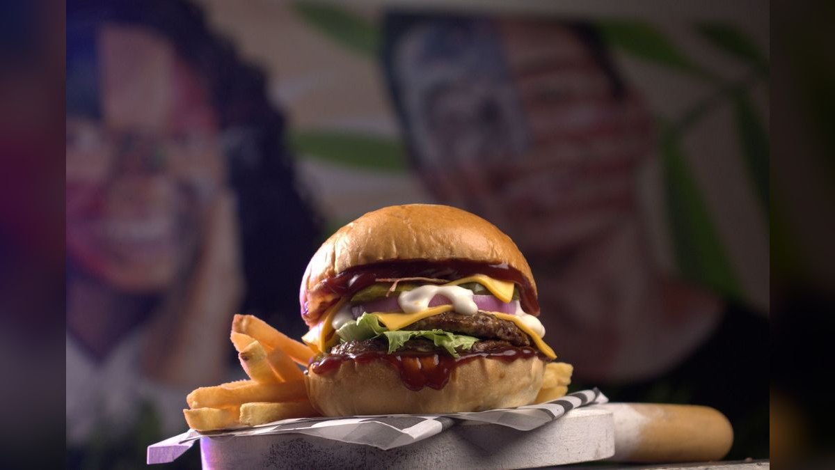 Should I open or buy a Carl's Jr franchise in 2027 — figure 2