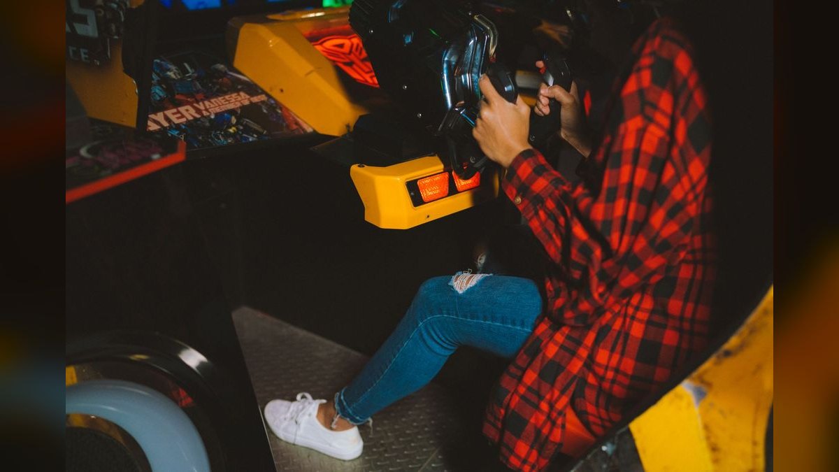 Should I open or buy a Dave & Buster's franchise in 2027 — figure 3