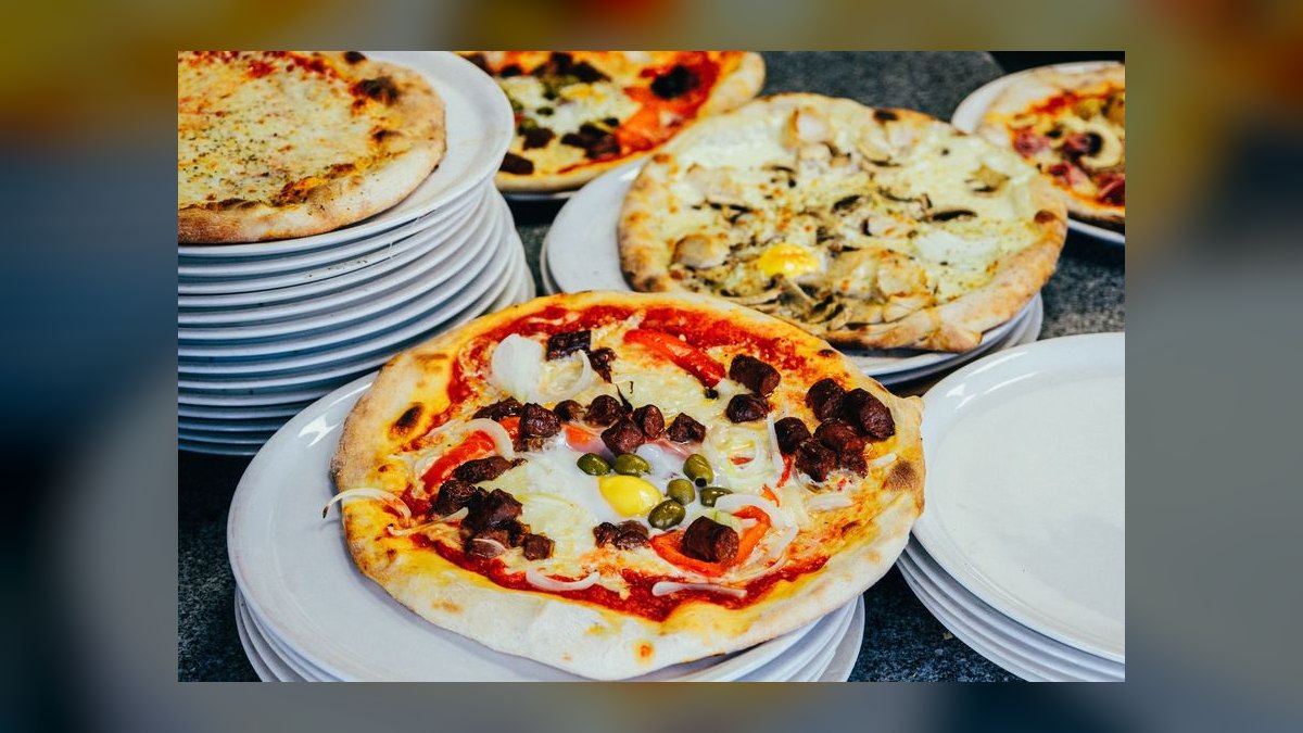 Should I open or buy a Round Table Pizza franchise in 2027 — figure 1