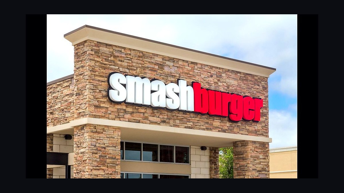 Should I open or buy a Smashburger franchise in 2027?