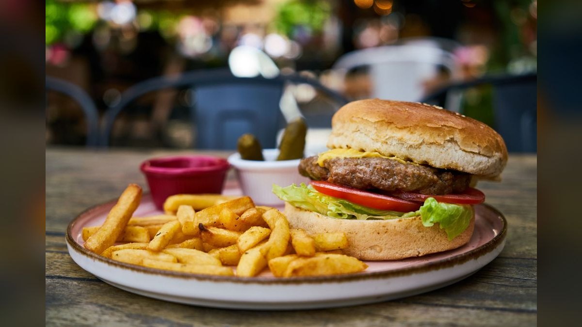 Should I open or buy a Fatburger franchise in 2027 — figure 3