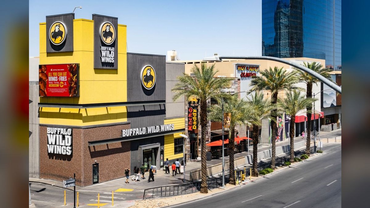 Should I open or buy a Fatburger franchise in 2027?