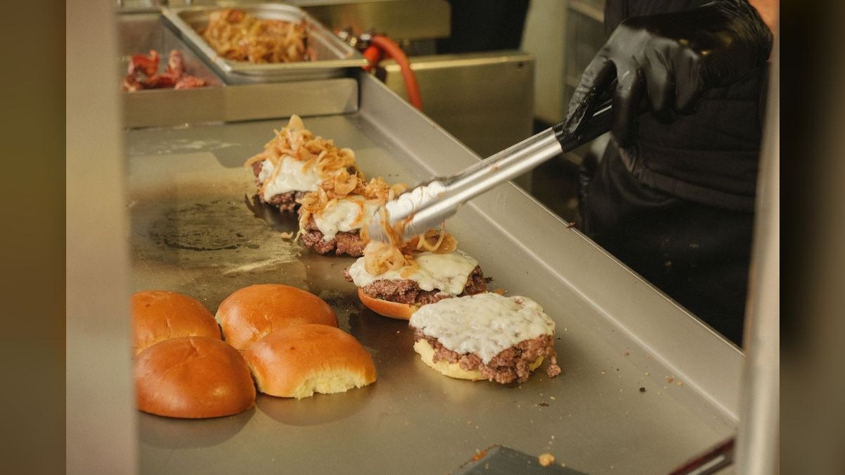 Should I open or buy a BurgerFi franchise in 2027 — figure 1