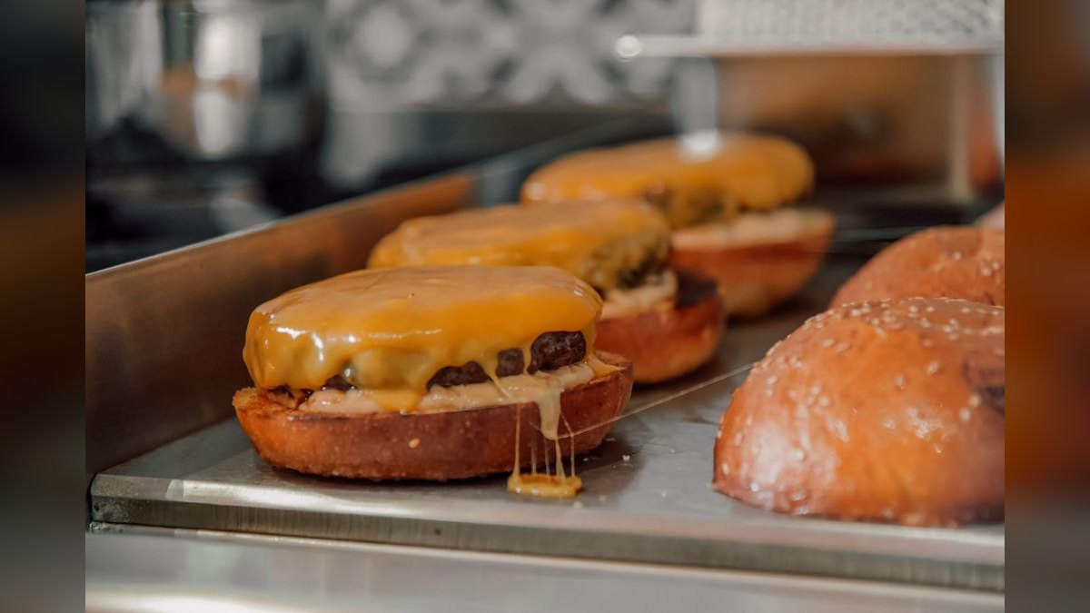 Should I open or buy a BurgerFi franchise in 2027?