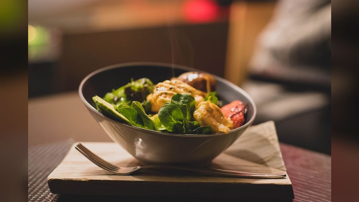 Should I open or buy a Salad and Go franchise in 2027?