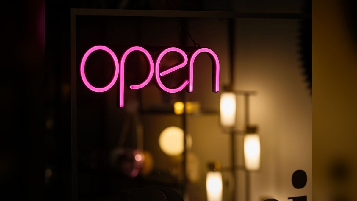 Should I open or buy a Ruby Tuesday franchise in 2027?