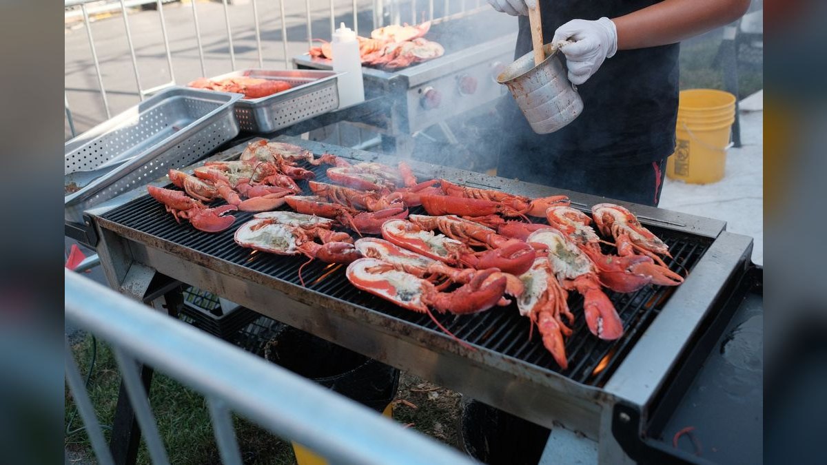 Should I open or buy a Red Lobster franchise in 2027?
