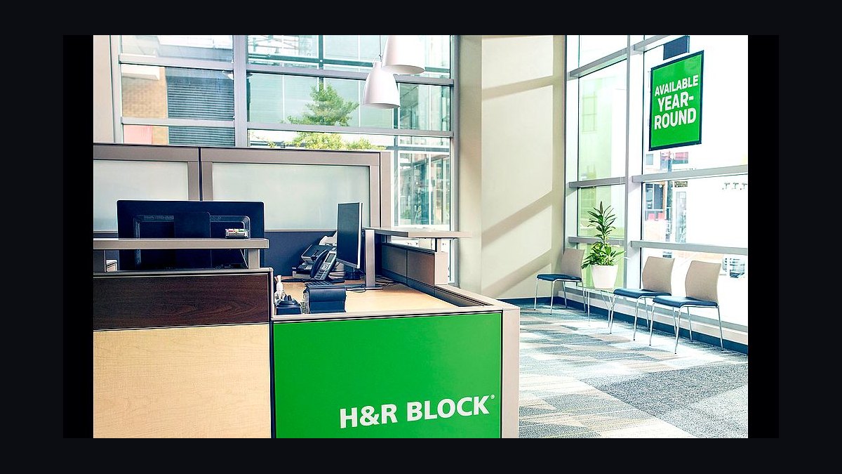 Should I open or buy an H&R Block franchise in 2027?