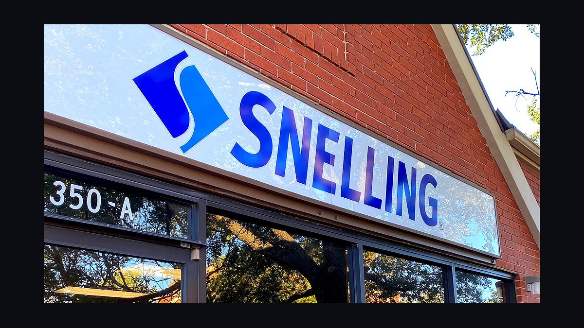 Should I open or buy a Snelling Staffing franchise in 2027?