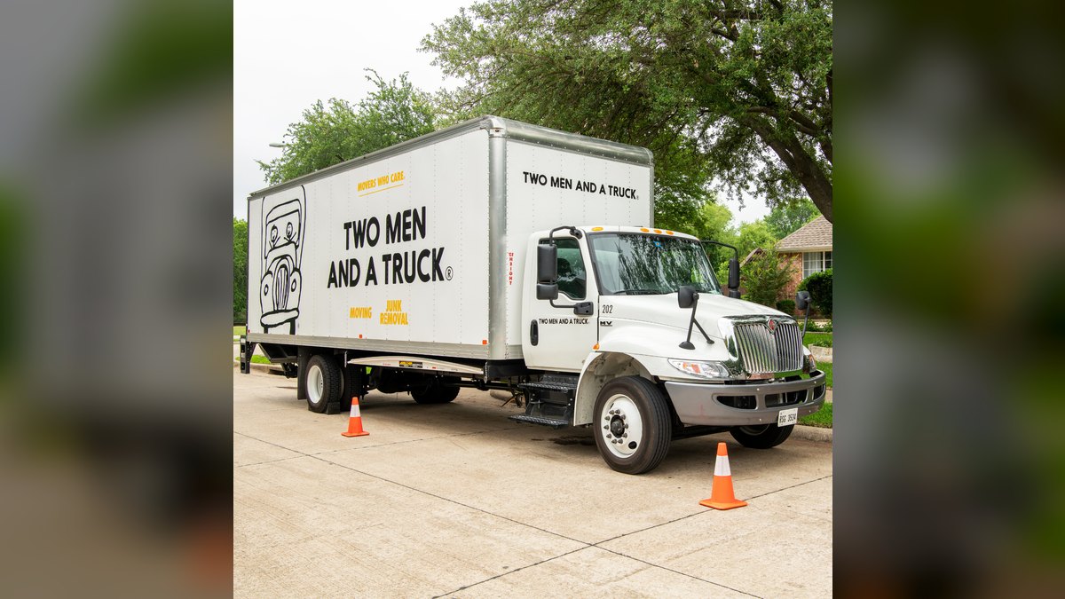 Should I open or buy a Two Men and a Truck franchise in 2027 — figure 5