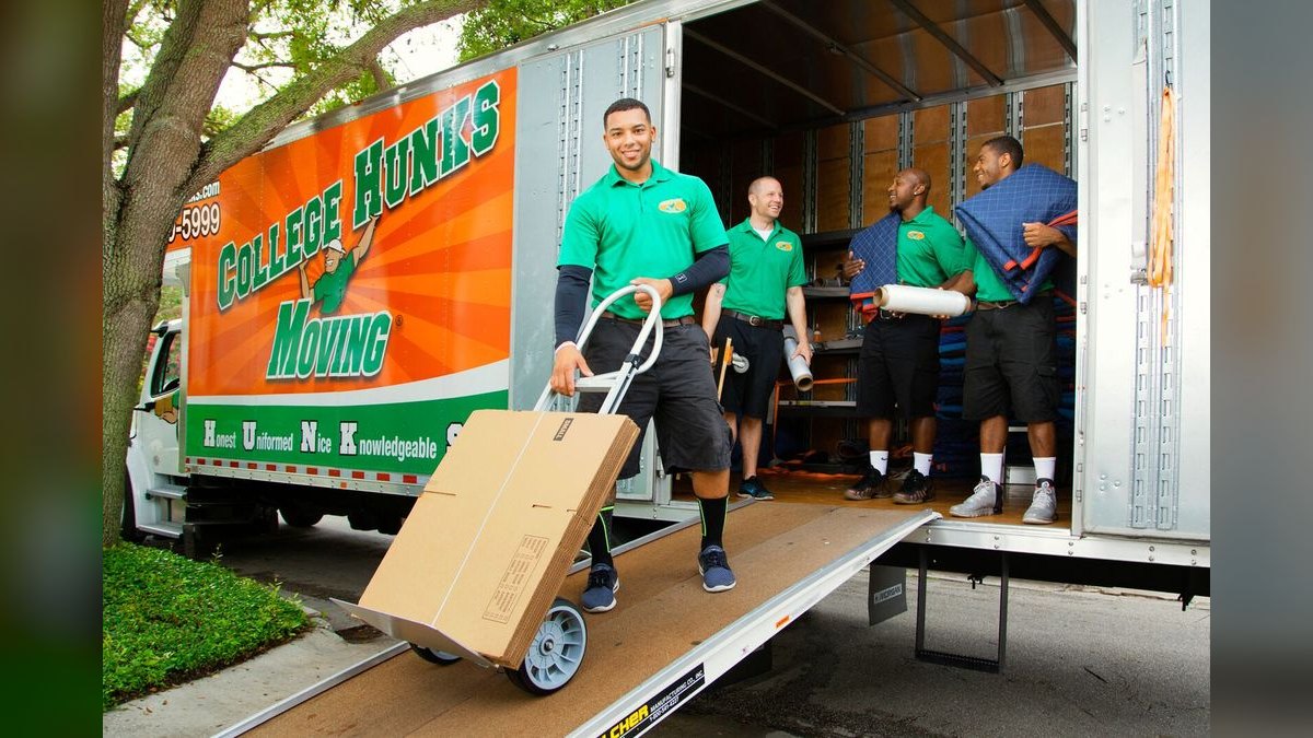 Should I open or buy a College Hunks Hauling Junk and Moving franchise in 2027 — figure 1