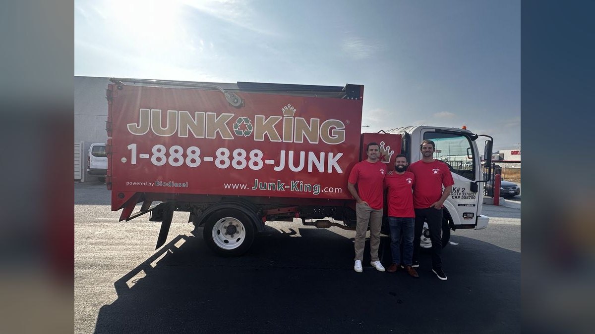 Should I open or buy a Junk King franchise in 2027?