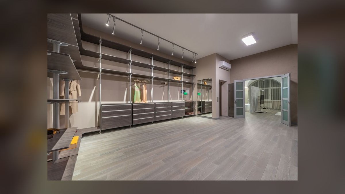 Should I open or buy a Closet Factory franchise in 2027 — figure 8