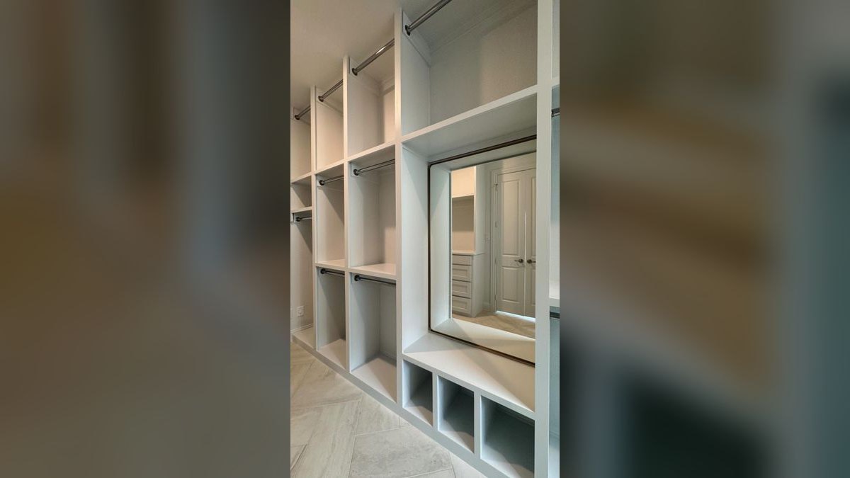 Should I open or buy a California Closets franchise in 2027 — figure 2