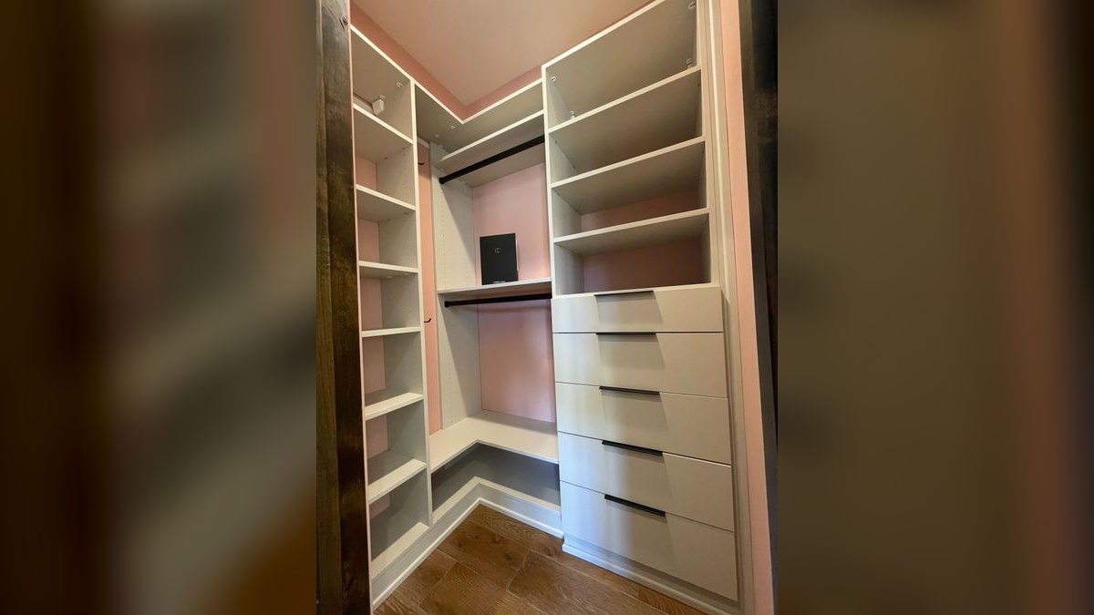 Should I open or buy a California Closets franchise in 2027?