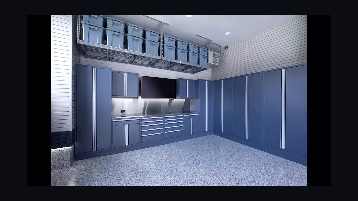 Should I open or buy a Garage Living franchise in 2027?