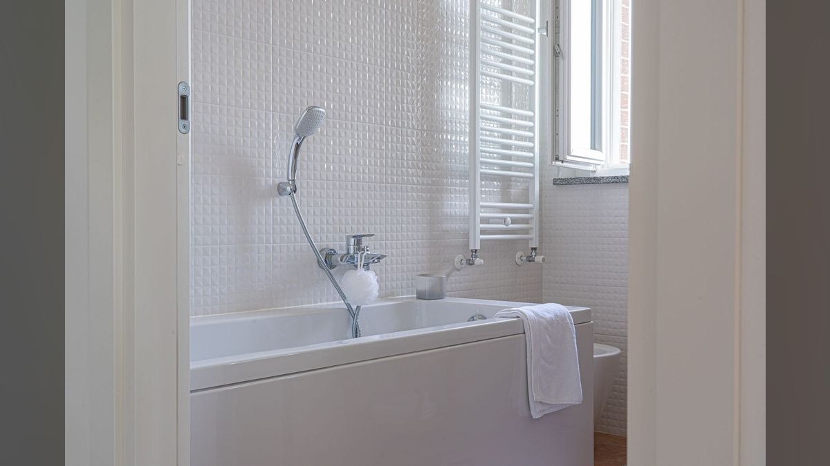 Should I open or buy a Re-Bath franchise in 2027 — figure 3