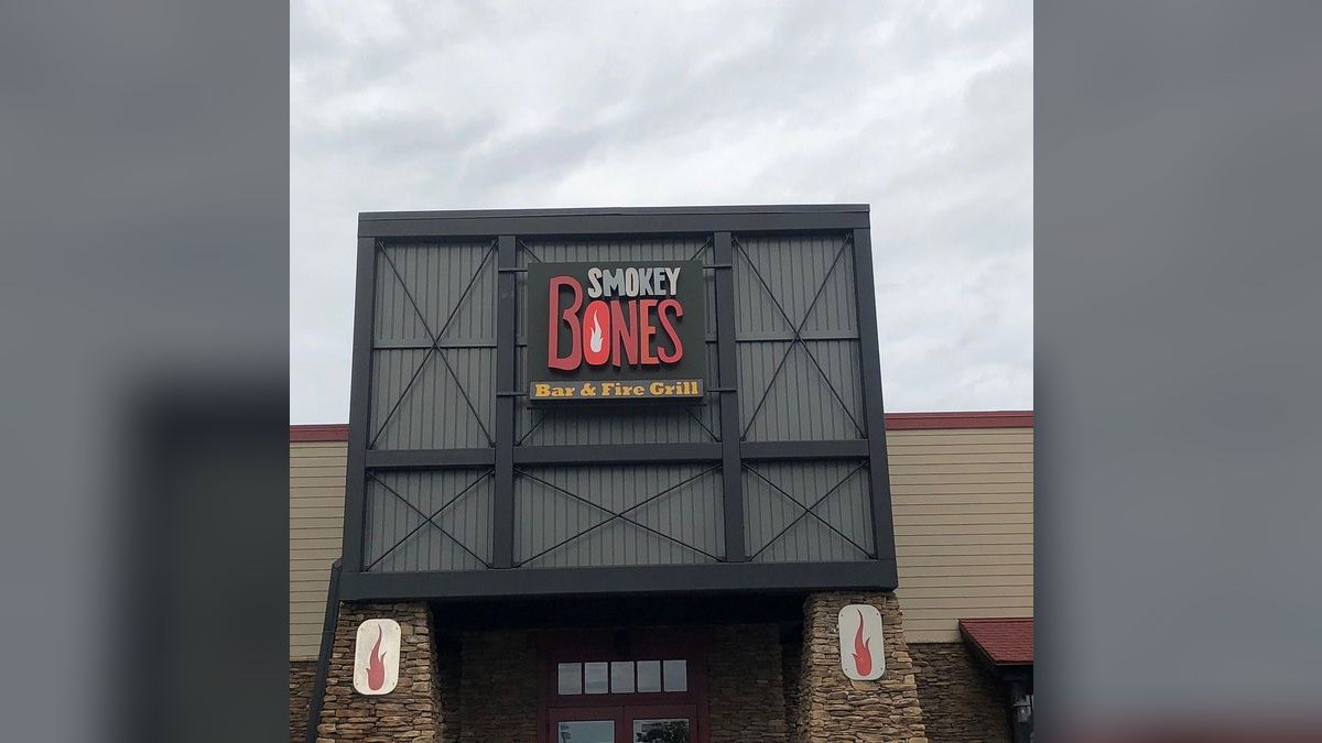 Should I open or buy a Smokey Bones BBQ franchise in 2027 — figure 2