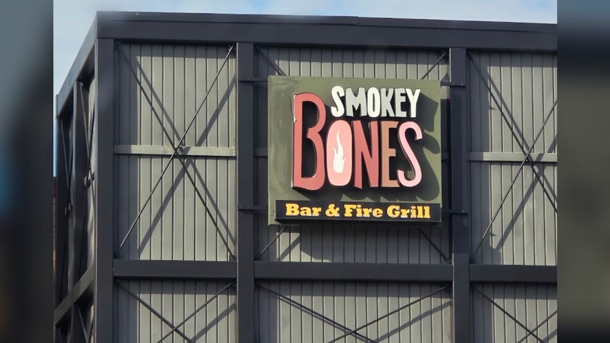 Should I open or buy a Smokey Bones BBQ franchise in 2027 — figure 4