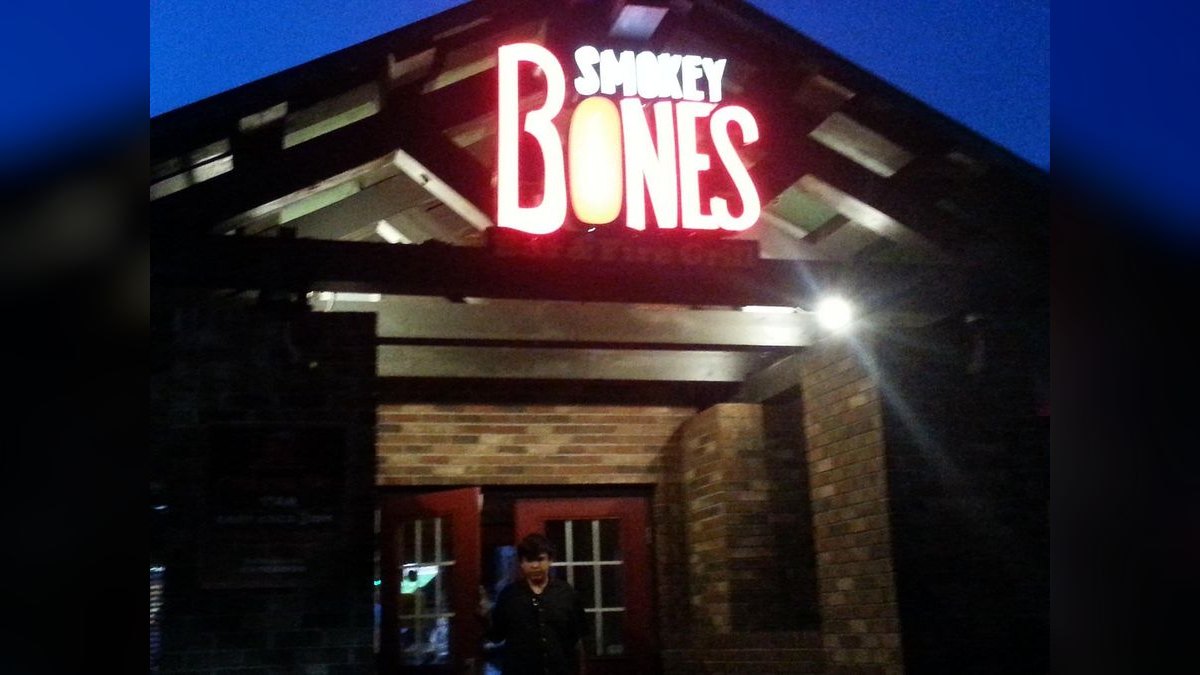 Should I open or buy a Smokey Bones BBQ franchise in 2027 — figure 5
